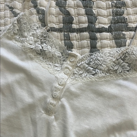 White Lace Trim Tank Top - Picture 2 of 5